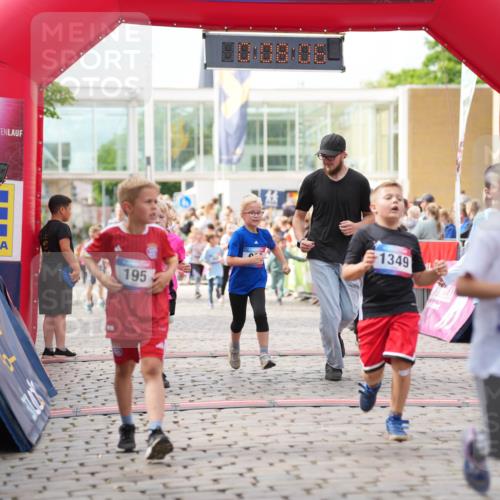12.06.2026 - Holstenköstenlauf LAZAROV Photography http://msf.ph/oto/9741805 12.06.2026 16:08:08 Laufen 195, 1349, 1344, 11, 140, 318, 561, 568, 668, 674, 928, 1223, 1238, 1249, 1255, 1338, 1341, 1348, 1349, 1350, 1361 meine-sportfotos.de