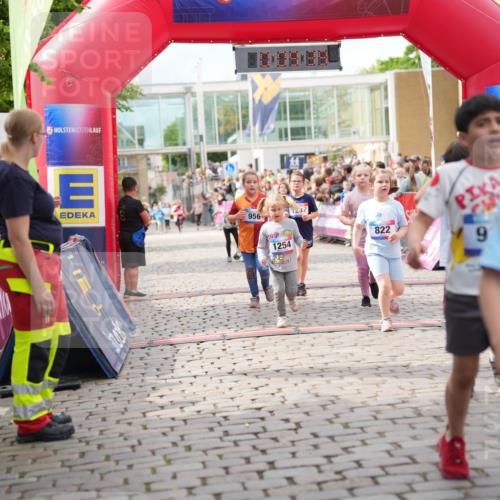 12.06.2026 - Holstenköstenlauf LAZAROV Photography http://msf.ph/oto/9741935 12.06.2026 16:09:41 Laufen 19, 00, 10, 956, 1254, 822, 9, 572, 332, 811, 822, 946, 1134, 1237, 1254 meine-sportfotos.de
