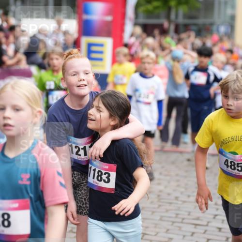 12.06.2026 - Holstenköstenlauf LAZAROV Photography http://msf.ph/oto/9742231 12.06.2026 16:22:26 Laufen 28, 121, 1183, 485, 145, 169, 212, 302, 383, 386, 464, 478, 482, 684, 772, 831, 836, 839, 842, 848, 849, 859, 860, 864, 962, 1025, 1033, 1118, 1200, 1395, 1435, 1543 meine-sportfotos.de