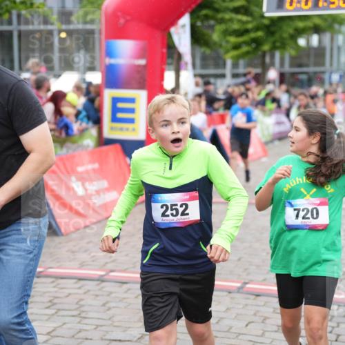 12.06.2026 - Holstenköstenlauf LAZAROV Photography http://msf.ph/oto/9742751 12.06.2026 16:37:52 Laufen 1532, 36, 252, 720, 217, 252, 498, 640, 720, 877, 888, 890, 1039, 1162, 1302, 1483, 1505, 1518, 1529, 1531 meine-sportfotos.de