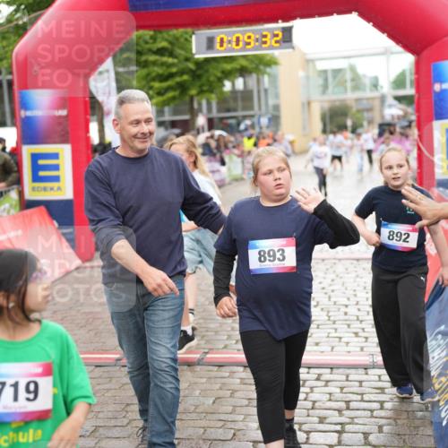 12.06.2026 - Holstenköstenlauf LAZAROV Photography http://msf.ph/oto/9742903 12.06.2026 16:39:35 Laufen 1878, 719, 10, 09, 32, 14, 893, 892, 253, 278, 619, 1078, 1090, 1095, 1286, 1306 meine-sportfotos.de