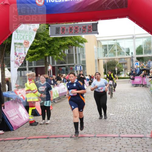 12.06.2026 - Holstenköstenlauf LAZAROV Photography http://msf.ph/oto/9743345 12.06.2026 16:54:58 Laufen 1558, 1071, 1060, 1071 meine-sportfotos.de
