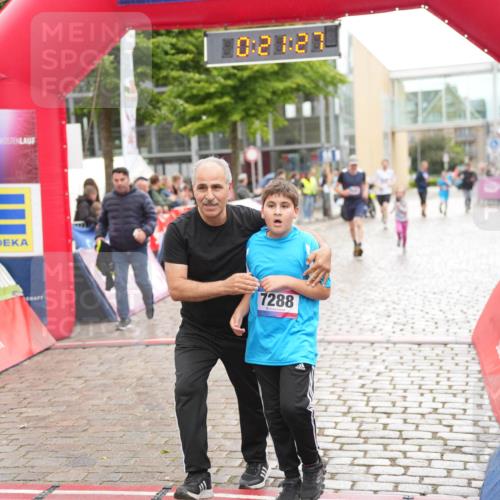 12.06.2026 - Holstenköstenlauf LAZAROV Photography http://msf.ph/oto/9743417 12.06.2026 17:06:26 Laufen 10, 2, 27, 7288 meine-sportfotos.de