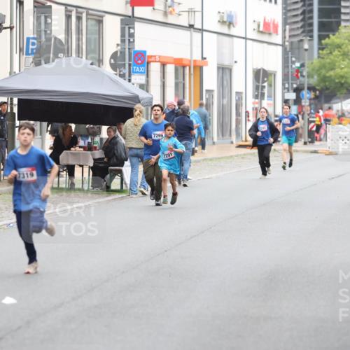 12.06.2026 - Holstenköstenlauf Andreas Tolksdorf http://msf.ph/oto/9743896 12.06.2026 17:06:50 Laufen 7319, 5, 7299, 7291, 7295 meine-sportfotos.de