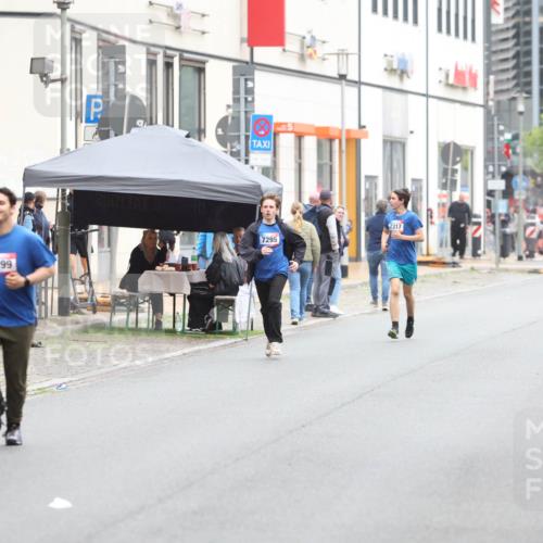 12.06.2026 - Holstenköstenlauf Andreas Tolksdorf http://msf.ph/oto/9743904 12.06.2026 17:06:56 Laufen 7291, 7299, 7295, 7317 meine-sportfotos.de