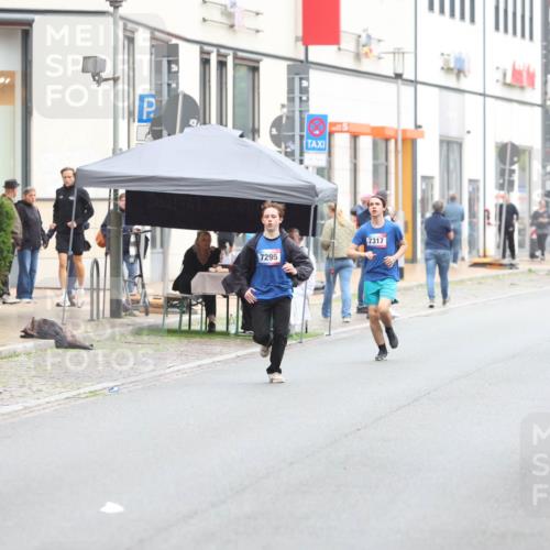 12.06.2026 - Holstenköstenlauf Andreas Tolksdorf http://msf.ph/oto/9743905 12.06.2026 17:06:57 Laufen 7299, 7295, 7317 meine-sportfotos.de