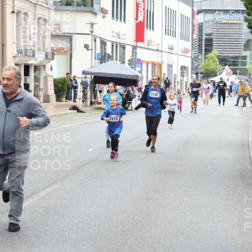12.06.2026 - Holstenköstenlauf Andreas Tolksdorf http://msf.ph/oto/9743962 12.06.2026 17:07:53 Laufen 7288, 7315, 7298 meine-sportfotos.de