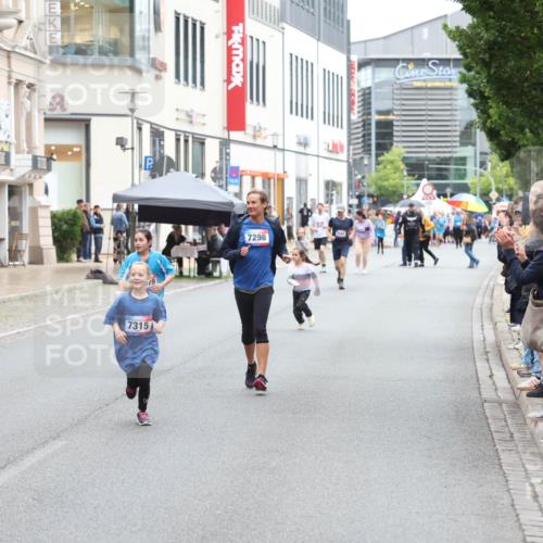 12.06.2026 - Holstenköstenlauf Andreas Tolksdorf http://msf.ph/oto/9743964 12.06.2026 17:07:54 Laufen 7315, 7298 meine-sportfotos.de