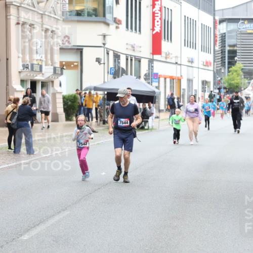 12.06.2026 - Holstenköstenlauf Andreas Tolksdorf http://msf.ph/oto/9743971 12.06.2026 17:08:03 Laufen 7542, 7544 meine-sportfotos.de