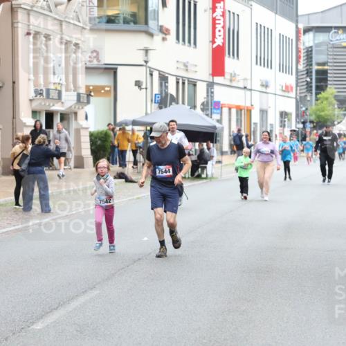 12.06.2026 - Holstenköstenlauf Andreas Tolksdorf http://msf.ph/oto/9743972 12.06.2026 17:08:04 Laufen 7542, 7544 meine-sportfotos.de
