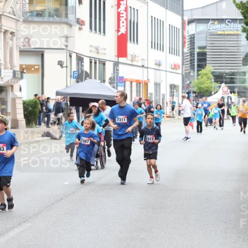 12.06.2026 - Holstenköstenlauf Andreas Tolksdorf http://msf.ph/oto/9743999 12.06.2026 17:08:32 Laufen 7310, 7303, 7285, 7307, 7311, 7312 meine-sportfotos.de