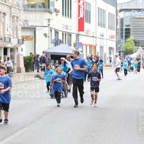 12.06.2026 - Holstenköstenlauf Andreas Tolksdorf http://msf.ph/oto/9744000 12.06.2026 17:08:33 Laufen 7310, 7303, 7285, 307, 7311, 7312 meine-sportfotos.de