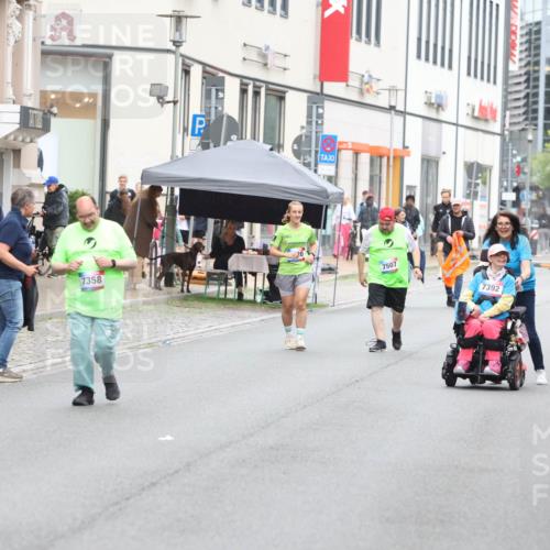 12.06.2026 - Holstenköstenlauf Andreas Tolksdorf http://msf.ph/oto/9744081 12.06.2026 17:10:38 Laufen 7358, 7507, 7392, 3710 meine-sportfotos.de