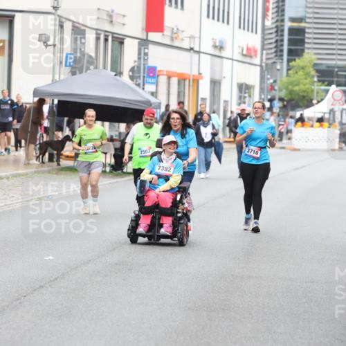 12.06.2026 - Holstenköstenlauf Andreas Tolksdorf http://msf.ph/oto/9744087 12.06.2026 17:10:42 Laufen 7507, 7392, 3710 meine-sportfotos.de