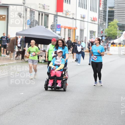 12.06.2026 - Holstenköstenlauf Andreas Tolksdorf http://msf.ph/oto/9744089 12.06.2026 17:10:42 Laufen 7392, 3710 meine-sportfotos.de