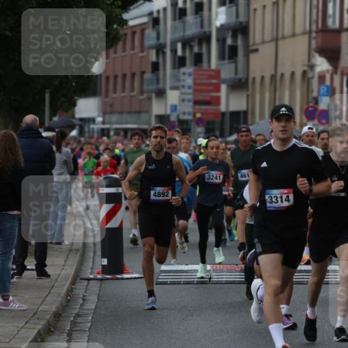12.06.2026 - Holstenköstenlauf Andreas Tolksdorf http://msf.ph/oto/9744132 12.06.2026 17:33:20 Laufen 4892, 3241, 4611, 3314, 3311 meine-sportfotos.de