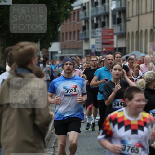 12.06.2026 - Holstenköstenlauf Andreas Tolksdorf http://msf.ph/oto/9744181 12.06.2026 17:33:59 Laufen 3032, 3943, 3765, 33, 3983 meine-sportfotos.de