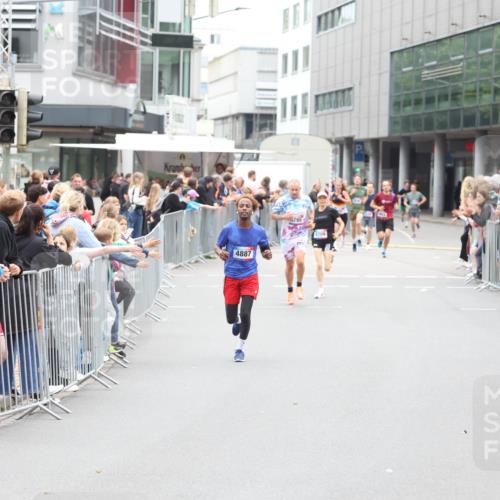 12.06.2026 - Holstenköstenlauf Andreas Tolksdorf http://msf.ph/oto/9744355 12.06.2026 17:51:35 Laufen 4887, 795, 4709 meine-sportfotos.de