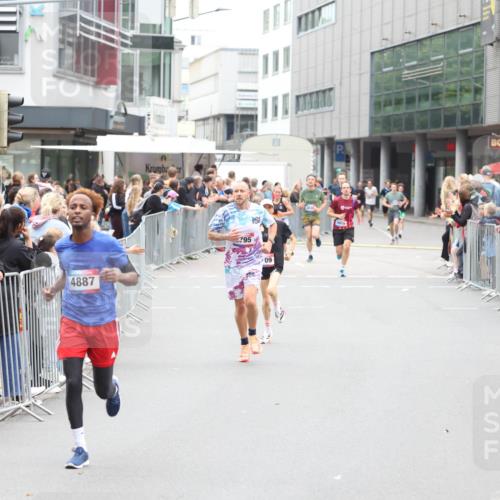 12.06.2026 - Holstenköstenlauf Andreas Tolksdorf http://msf.ph/oto/9744359 12.06.2026 17:51:37 Laufen 4887, 95, 09, 1819 meine-sportfotos.de
