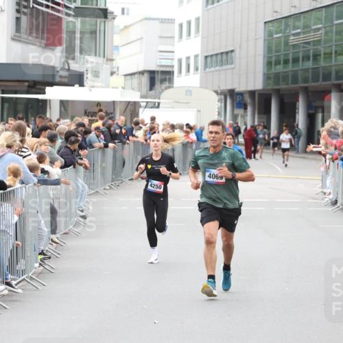 12.06.2026 - Holstenköstenlauf Andreas Tolksdorf http://msf.ph/oto/9744480 12.06.2026 17:54:06 Laufen 4250, 4069 meine-sportfotos.de