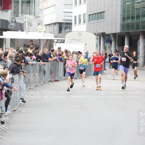 12.06.2026 - Holstenköstenlauf Andreas Tolksdorf http://msf.ph/oto/9744505 12.06.2026 17:54:41 Laufen 4571, 3152, 4462, 4447 meine-sportfotos.de