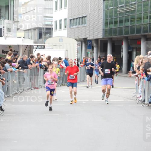 12.06.2026 - Holstenköstenlauf Andreas Tolksdorf http://msf.ph/oto/9744507 12.06.2026 17:54:42 Laufen 4571, 4462, 4447 meine-sportfotos.de