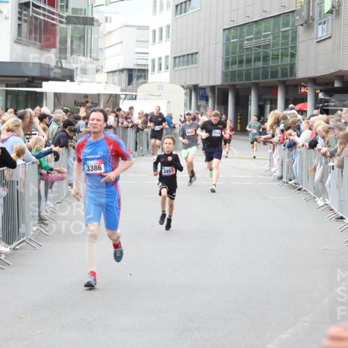 12.06.2026 - Holstenköstenlauf Andreas Tolksdorf http://msf.ph/oto/9744537 12.06.2026 17:55:06 Laufen 3386, 3453, 4550, 3336 meine-sportfotos.de