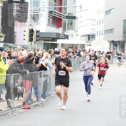 12.06.2026 - Holstenköstenlauf Andreas Tolksdorf http://msf.ph/oto/9744548 12.06.2026 17:55:15 Laufen 202, 00, 4563, 3724, 4722, 3951 meine-sportfotos.de