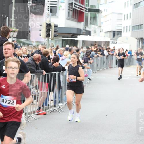 12.06.2026 - Holstenköstenlauf Andreas Tolksdorf http://msf.ph/oto/9744557 12.06.2026 17:55:20 Laufen 4722, 3951 meine-sportfotos.de