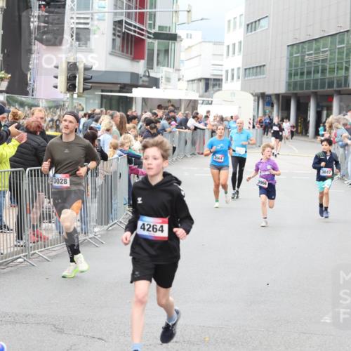 12.06.2026 - Holstenköstenlauf Andreas Tolksdorf http://msf.ph/oto/9744632 12.06.2026 17:56:09 Laufen 3492, 3028, 4264, 3564, 3966, 3847 meine-sportfotos.de