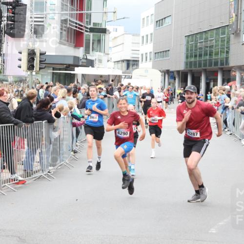 12.06.2026 - Holstenköstenlauf Andreas Tolksdorf http://msf.ph/oto/9744695 12.06.2026 17:57:00 Laufen 32, 3964, 4290, 4231, 963, 4287 meine-sportfotos.de