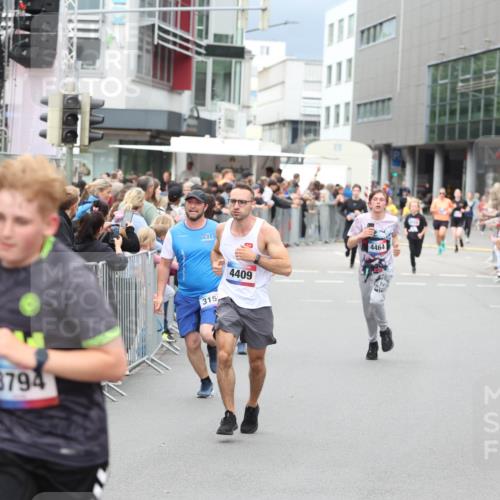12.06.2026 - Holstenköstenlauf Andreas Tolksdorf http://msf.ph/oto/9744742 12.06.2026 17:57:40 Laufen 4263, 3794, 315, 4409, 4464 meine-sportfotos.de