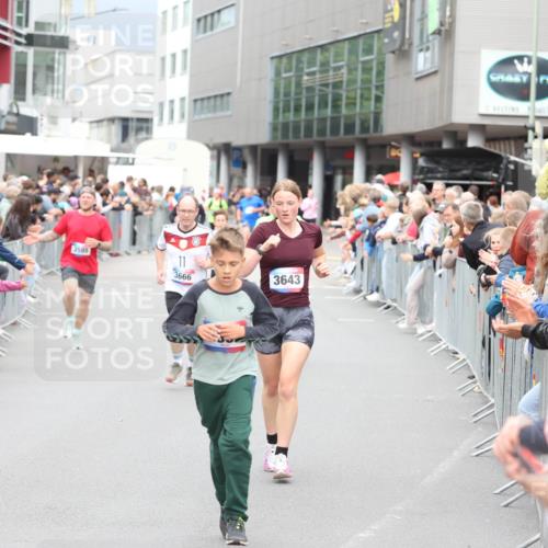 12.06.2026 - Holstenköstenlauf Andreas Tolksdorf http://msf.ph/oto/9744784 12.06.2026 17:58:16 Laufen 3585, 3666, 3643 meine-sportfotos.de