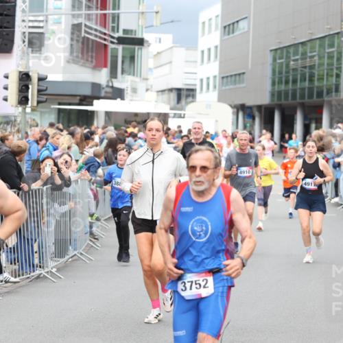 12.06.2026 - Holstenköstenlauf Andreas Tolksdorf http://msf.ph/oto/9744825 12.06.2026 17:58:45 Laufen 4702, 388, 3752, 4910, 491 meine-sportfotos.de