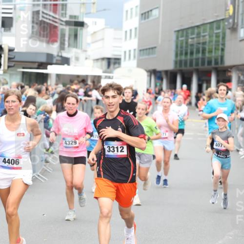 12.06.2026 - Holstenköstenlauf Andreas Tolksdorf http://msf.ph/oto/9744839 12.06.2026 17:58:55 Laufen 4406, 2030, 4329, 178, 3312, 71, 407 meine-sportfotos.de