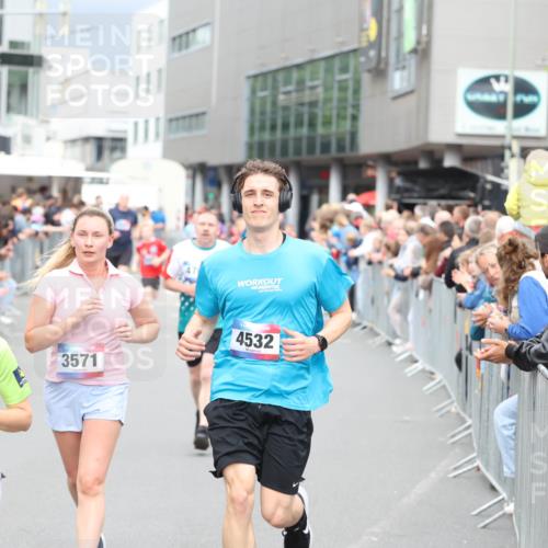 12.06.2026 - Holstenköstenlauf Andreas Tolksdorf http://msf.ph/oto/9744843 12.06.2026 17:58:57 Laufen 4220, 3571, 4532 meine-sportfotos.de