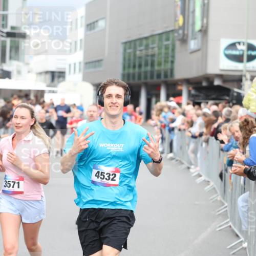 12.06.2026 - Holstenköstenlauf Andreas Tolksdorf http://msf.ph/oto/9744844 12.06.2026 17:58:58 Laufen 3571, 4532 meine-sportfotos.de