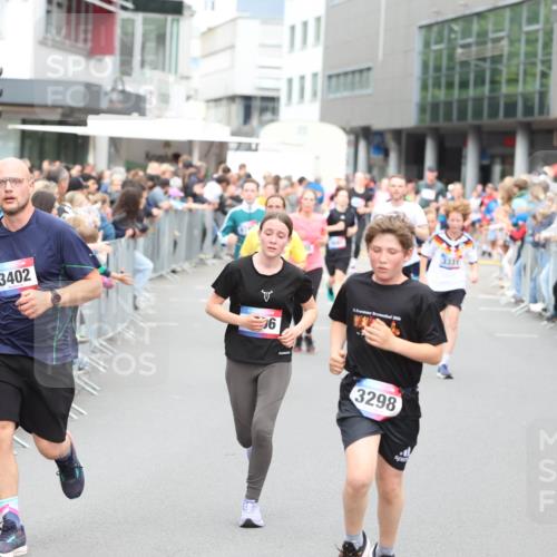 12.06.2026 - Holstenköstenlauf Andreas Tolksdorf http://msf.ph/oto/9744918 12.06.2026 17:59:57 Laufen 3402, 6, 3298, 3331 meine-sportfotos.de