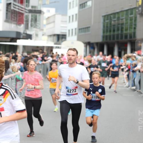 12.06.2026 - Holstenköstenlauf Andreas Tolksdorf http://msf.ph/oto/9744925 12.06.2026 18:00:01 Laufen 401, 3331, 11, 4272, 3326 meine-sportfotos.de