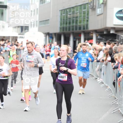 12.06.2026 - Holstenköstenlauf Andreas Tolksdorf http://msf.ph/oto/9744935 12.06.2026 18:00:11 Laufen 4344, 3553, 3832, 4481 meine-sportfotos.de