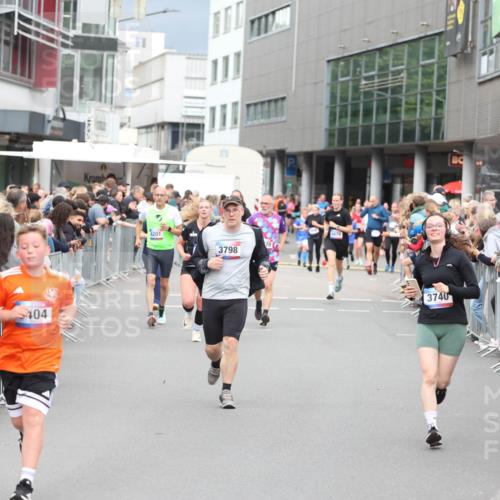 12.06.2026 - Holstenköstenlauf Andreas Tolksdorf http://msf.ph/oto/9744972 12.06.2026 18:00:40 Laufen 404, 4201, 3798, 4479, 3740 meine-sportfotos.de