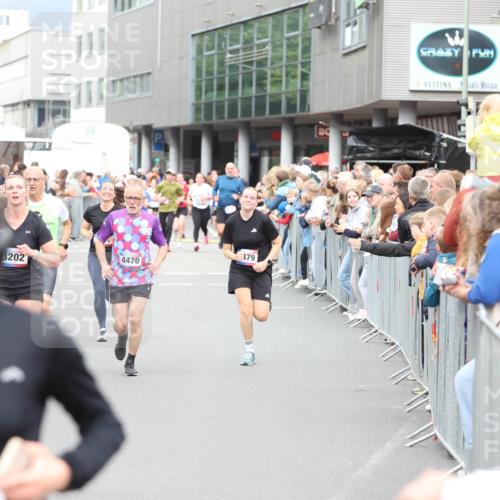 12.06.2026 - Holstenköstenlauf Andreas Tolksdorf http://msf.ph/oto/9744976 12.06.2026 18:00:44 Laufen 3202, 4470, 179 meine-sportfotos.de