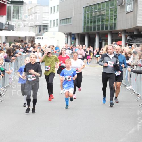 12.06.2026 - Holstenköstenlauf Andreas Tolksdorf http://msf.ph/oto/9744986 12.06.2026 18:00:53 Laufen 3846, 3385, 4402, 3792, 44, 145, 4741 meine-sportfotos.de
