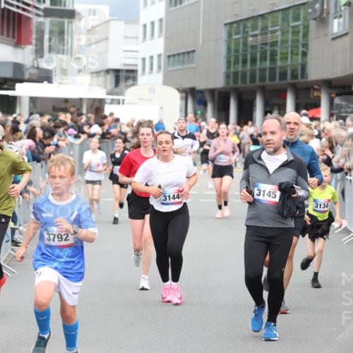 12.06.2026 - Holstenköstenlauf Andreas Tolksdorf http://msf.ph/oto/9744990 12.06.2026 18:00:55 Laufen 3385, 3792, 3144, 4609, 3145, 3134 meine-sportfotos.de