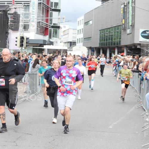 12.06.2026 - Holstenköstenlauf Andreas Tolksdorf http://msf.ph/oto/9745046 12.06.2026 18:01:36 Laufen 3, 3299, 4480, 3377, 4889 meine-sportfotos.de