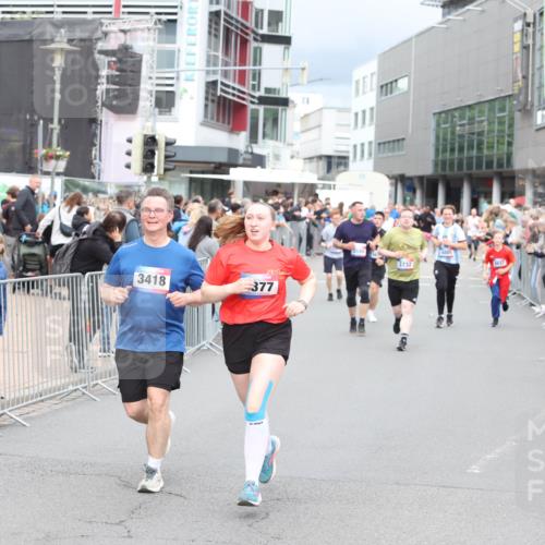 12.06.2026 - Holstenköstenlauf Andreas Tolksdorf http://msf.ph/oto/9745054 12.06.2026 18:01:40 Laufen 3418, 377, 3589, 4885, 3732, 4637 meine-sportfotos.de