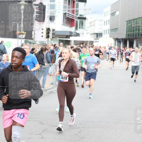 12.06.2026 - Holstenköstenlauf Andreas Tolksdorf http://msf.ph/oto/9745067 12.06.2026 18:01:52 Laufen 10, 3628, 4886 meine-sportfotos.de