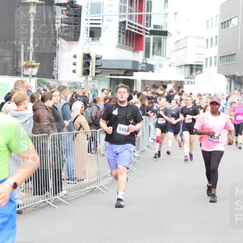 12.06.2026 - Holstenköstenlauf Andreas Tolksdorf http://msf.ph/oto/9745314 12.06.2026 18:05:16 Laufen 000, 4450, 3943, 344, 3735, 4328 meine-sportfotos.de