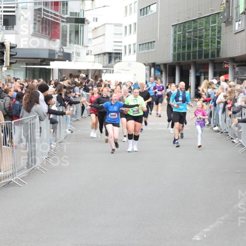 12.06.2026 - Holstenköstenlauf Andreas Tolksdorf http://msf.ph/oto/9745344 12.06.2026 18:05:43 Laufen 3896, 4539, 3872 meine-sportfotos.de