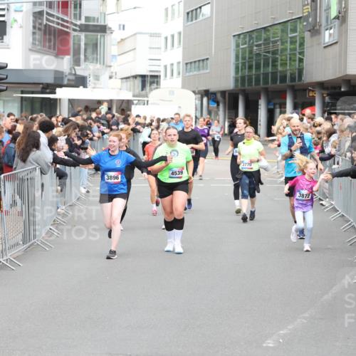 12.06.2026 - Holstenköstenlauf Andreas Tolksdorf http://msf.ph/oto/9745349 12.06.2026 18:05:45 Laufen 3896, 3770, 4539, 3872 meine-sportfotos.de